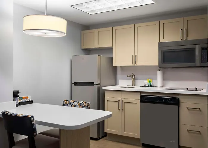 Hotel Homewood - Airport 3*