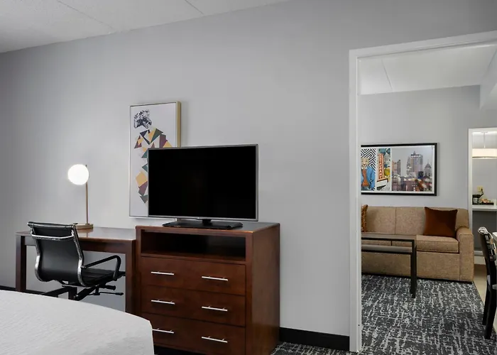 Hotel Homewood - Airport 3*