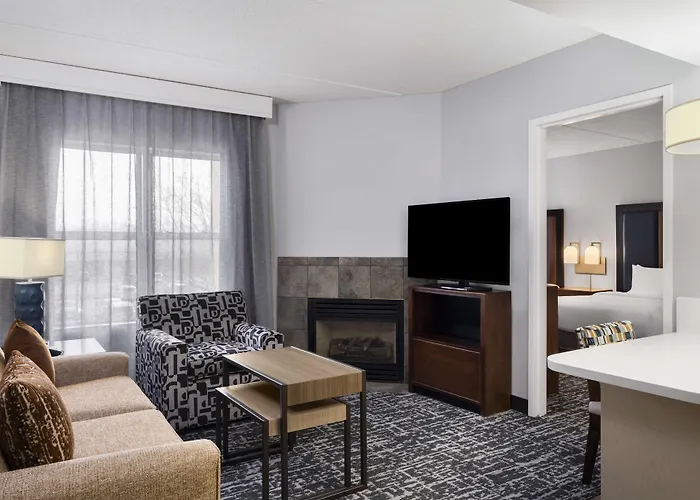 Hotel Homewood - Airport 3*
