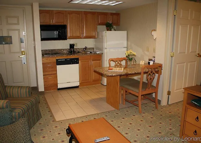 Hotel Homewood - Airport 3*